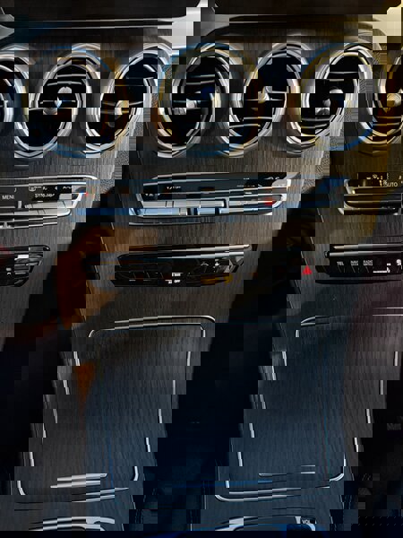 Used 2021 Mercedes-Benz GLC 300 4MATIC image 38