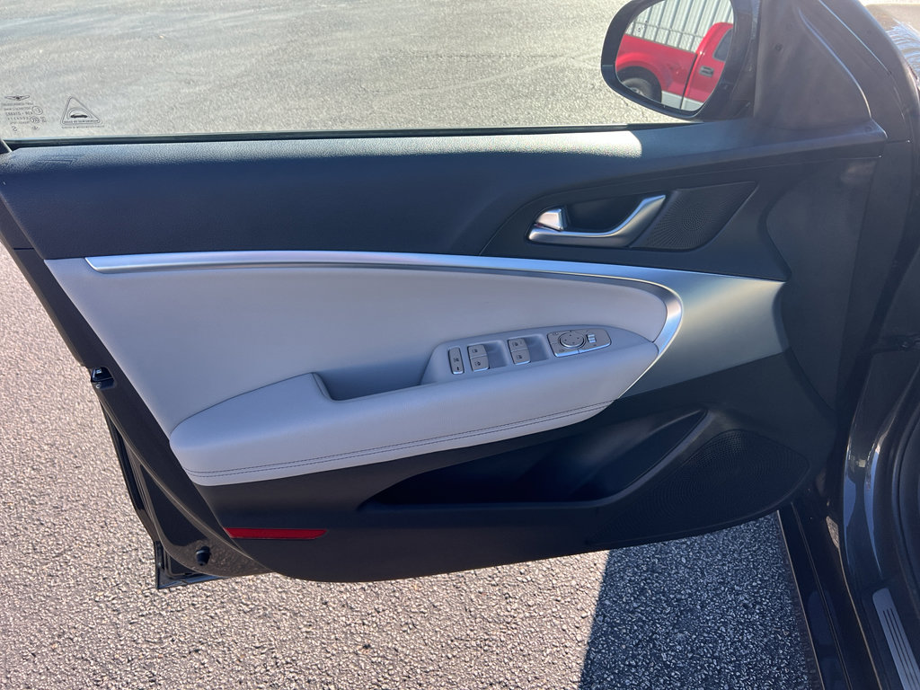 Used 2023 Genesis G70 2.0T image 27