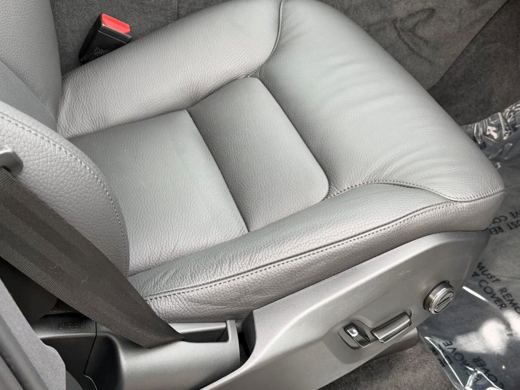 Certified 2025 Volvo XC90 B6 Plus image 15