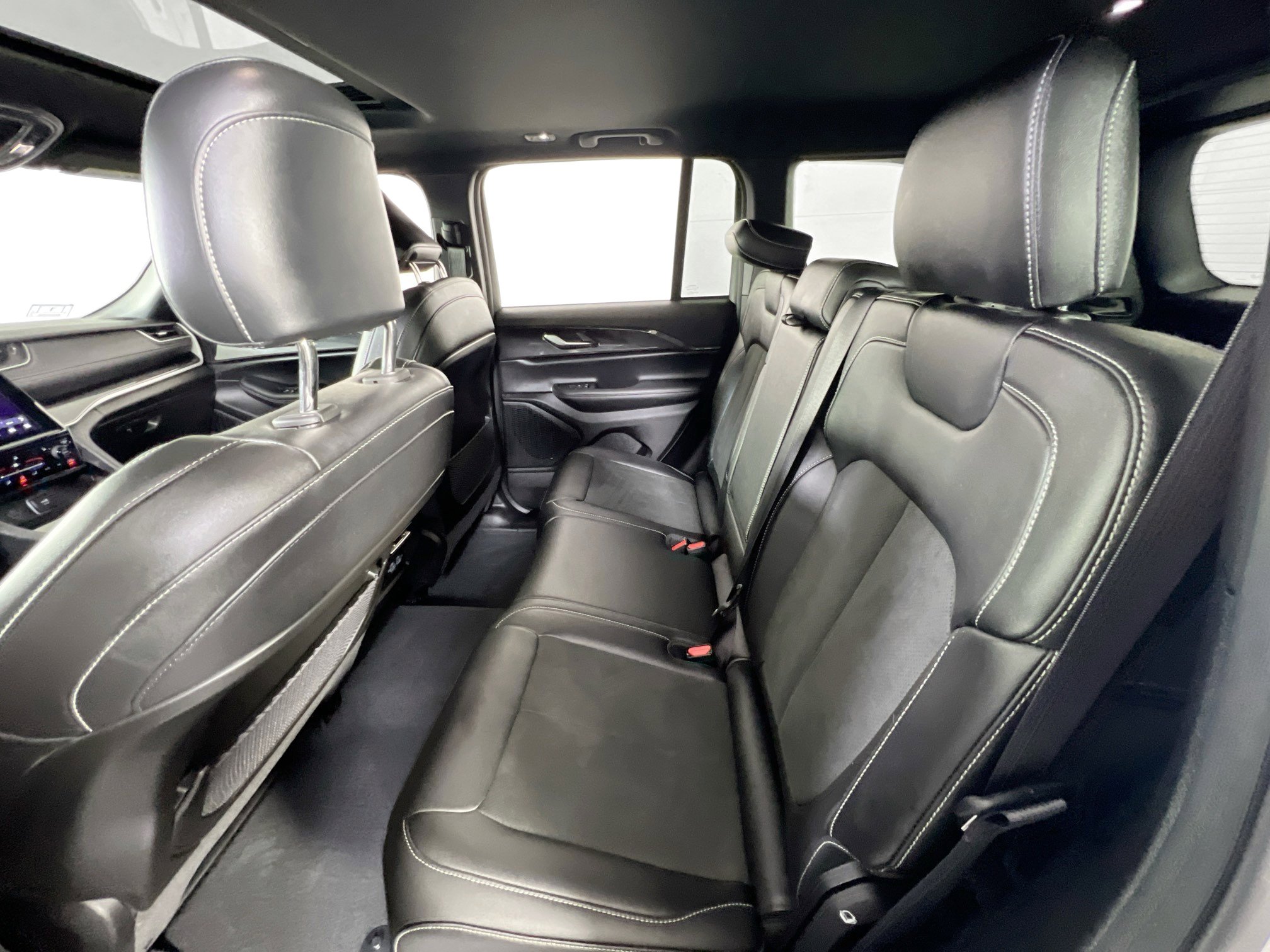 Used 2023 Jeep Grand Cherokee Altitude image 24