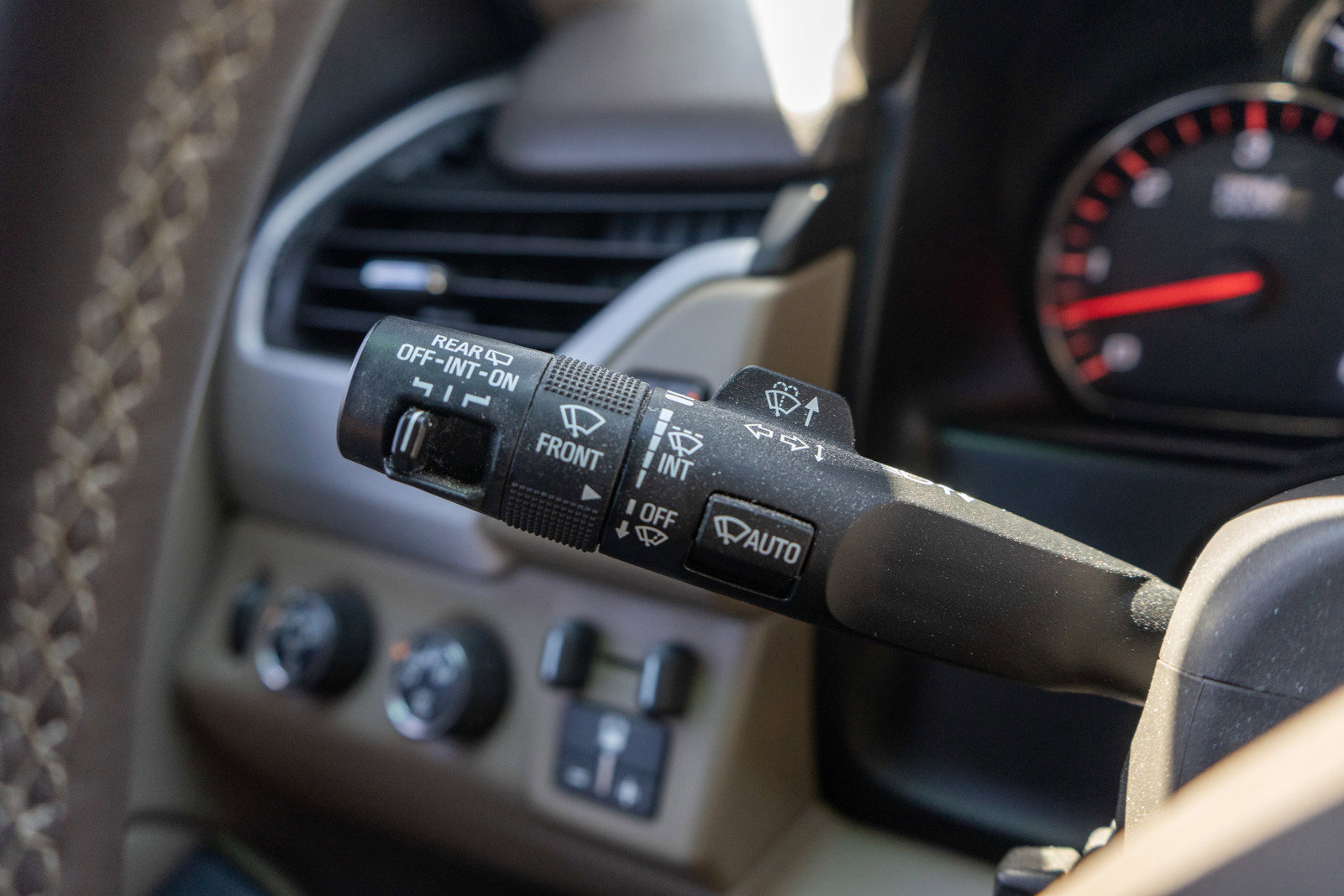 Used 2015 GMC Yukon XL SLT w/ HD Trailering Package AWD/4WD image 26