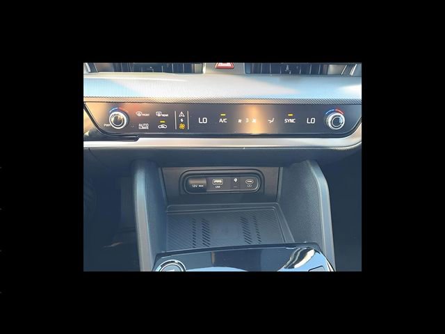 Used 2025 Kia Sportage SX image 19