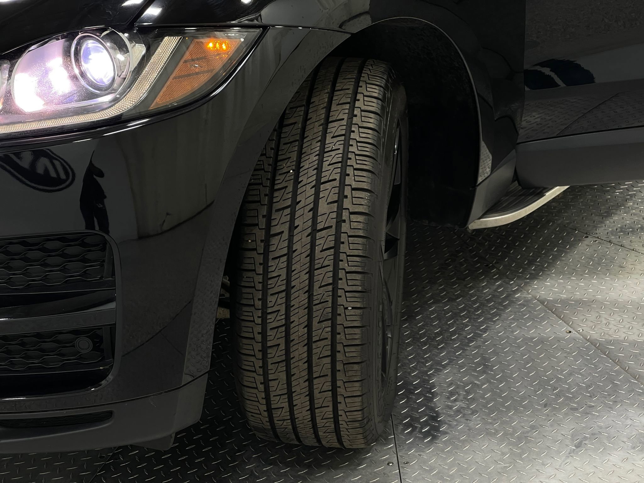 Used 2019 Jaguar F-PACE Prestige image 36