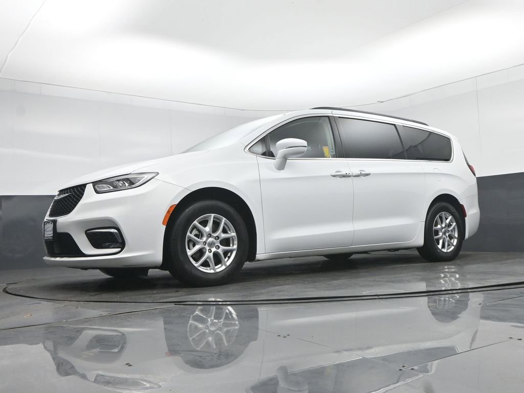 Used 2022 Chrysler Pacifica Touring-L image 71