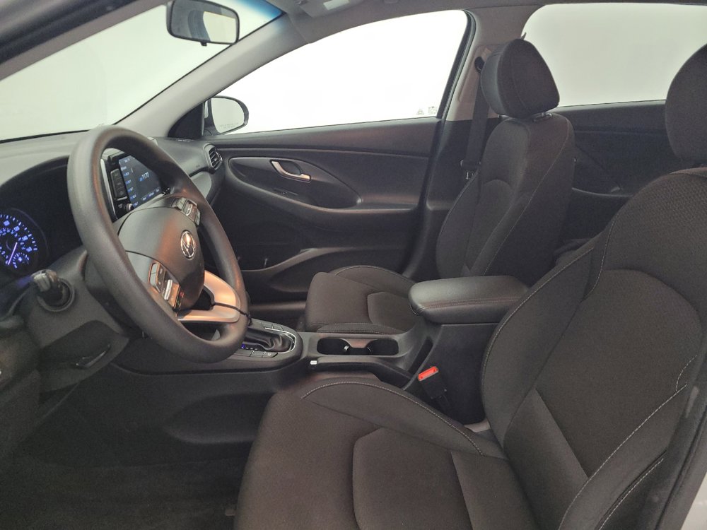 Used 2018 Hyundai Elantra GT FWD image 17