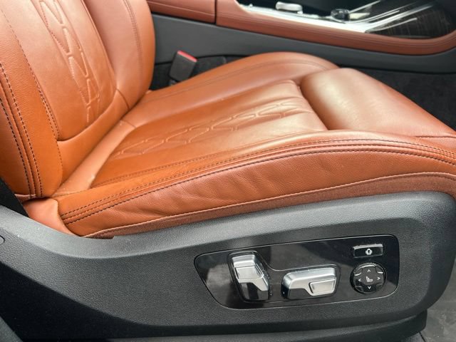 Used 2024 BMW X7 xDrive40i w/ Premium Package AWD/4WD image 11
