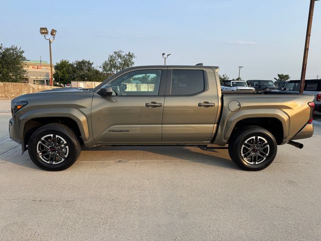 Used 2025 Toyota Tacoma TRD Sport w/ TRD Sport Premium Package AWD/4WD image 13