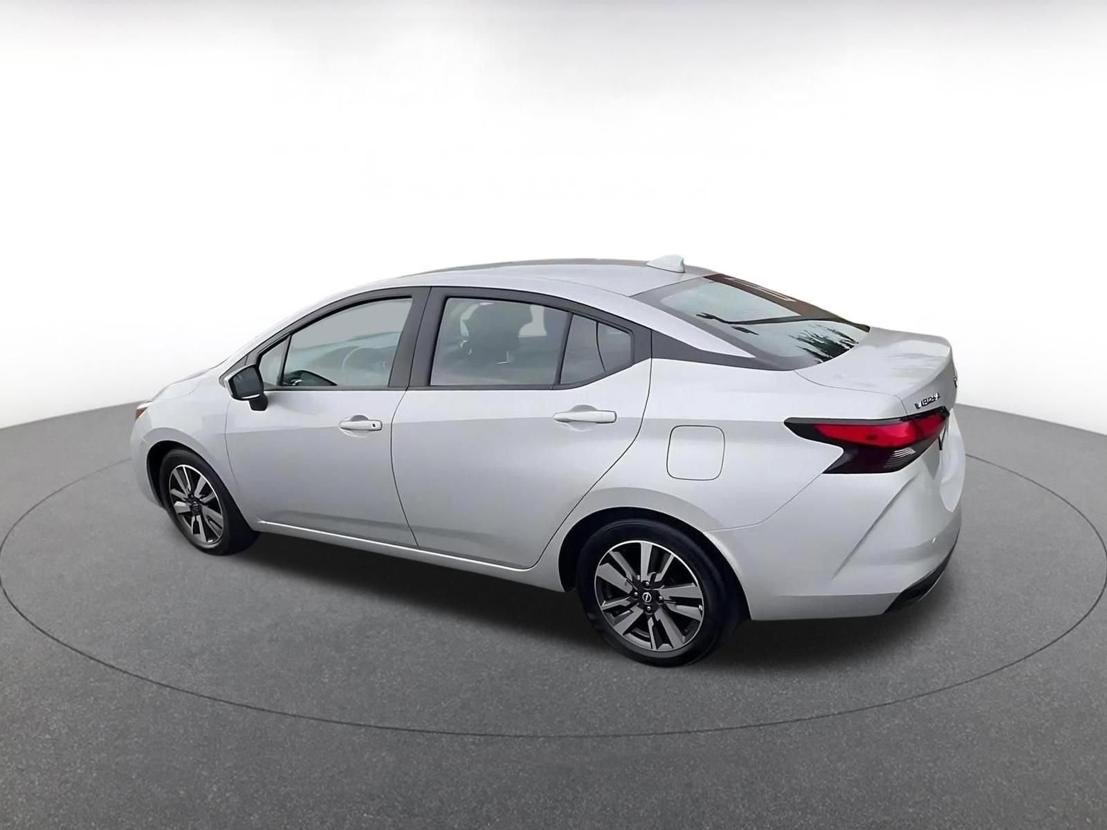 Used 2025 Nissan Versa SV FWD image 10