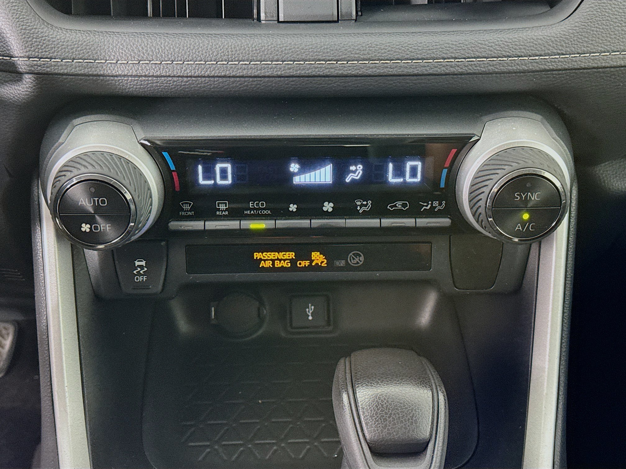 Used 2021 Toyota RAV4 LE AWD/4WD image 15