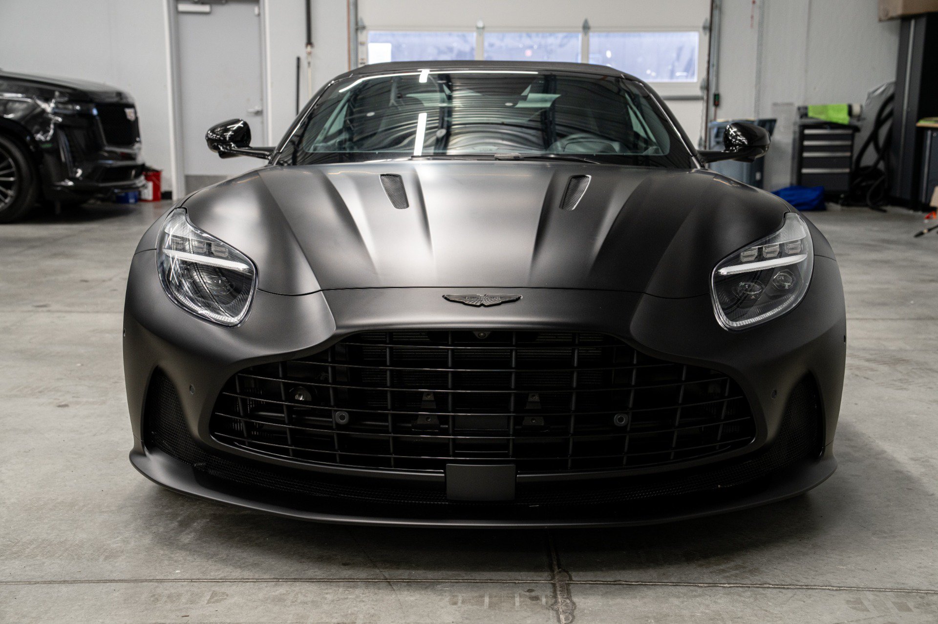 Used 2025 Aston Martin DB12 Convertible RWD image 43