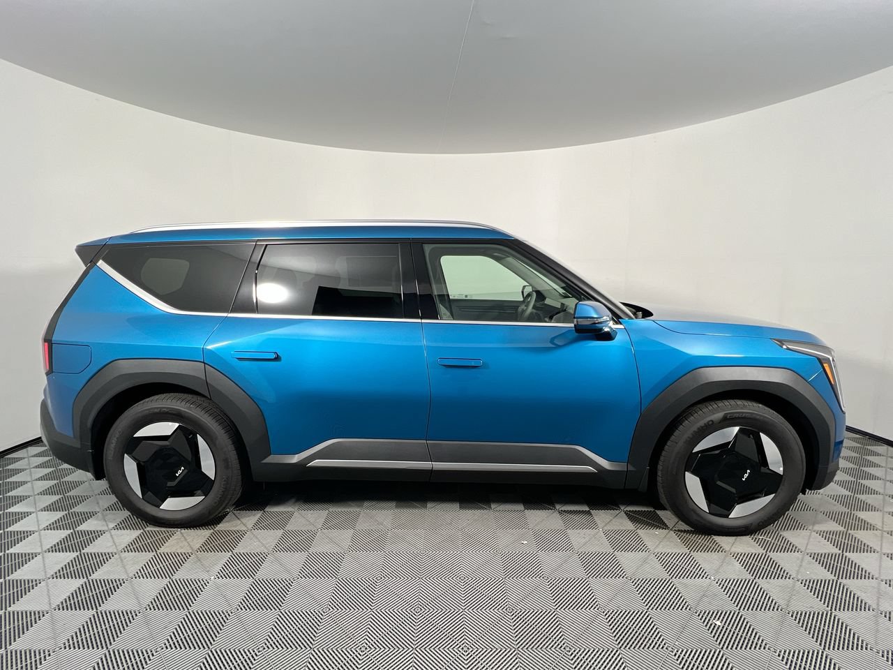 New 2026 Kia EV9 Wind AWD/4WD image 2