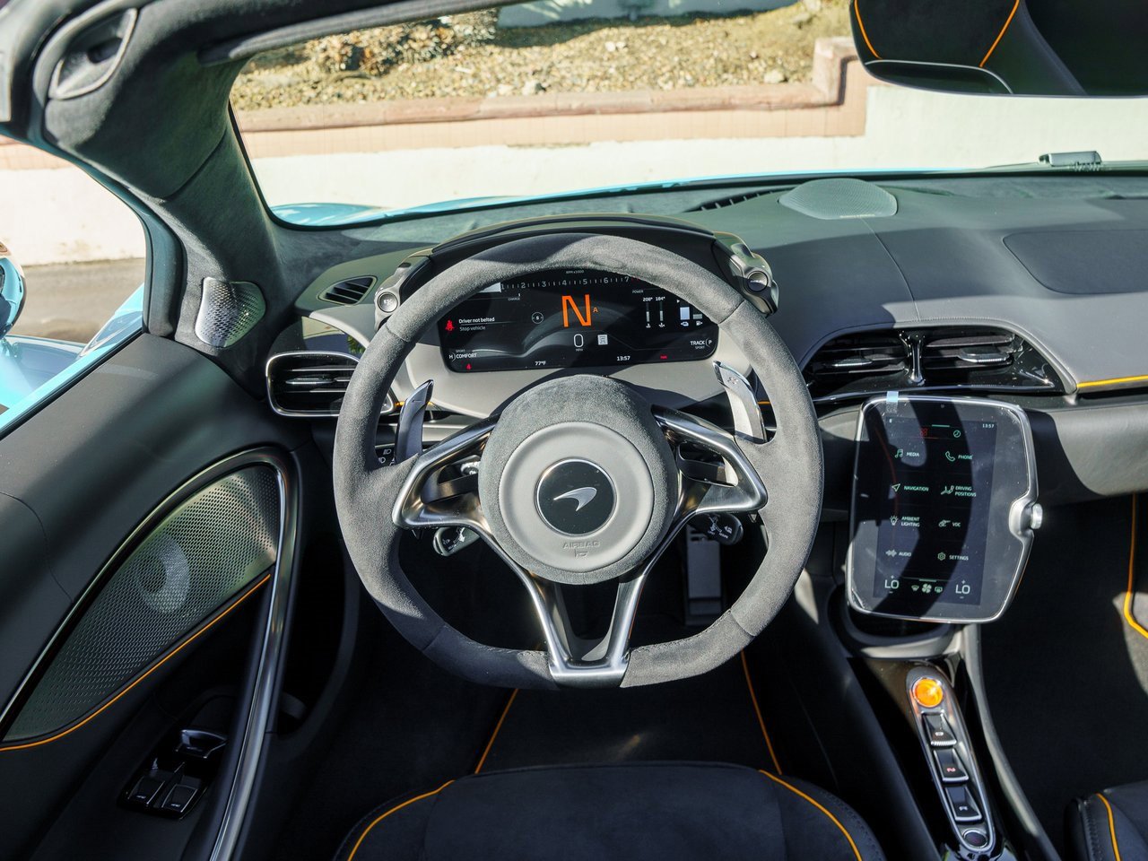 Used 2025 McLaren Artura Spider image 9