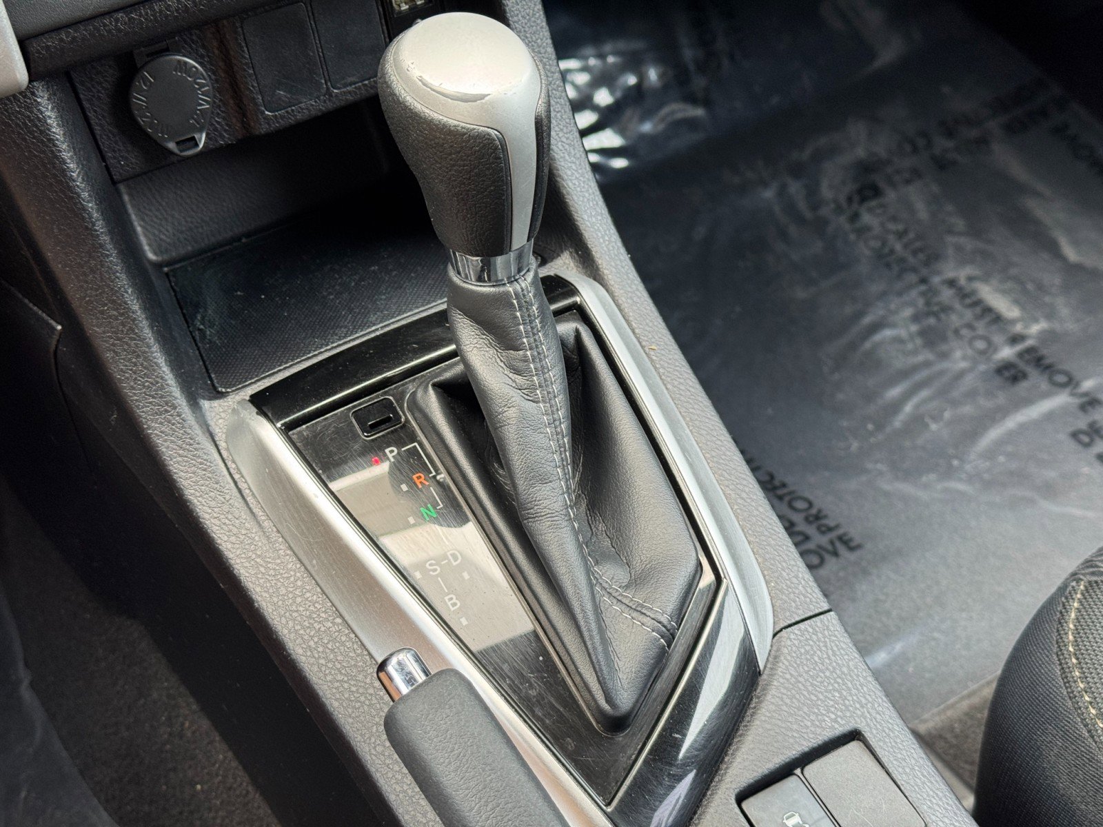 Used 2019 Toyota Corolla LE w/ Carpet Mat Package (TMS) FWD image 26