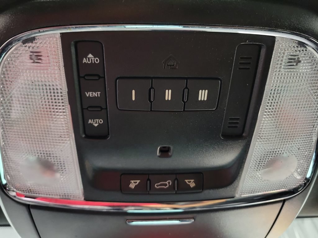 Used 2019 Jeep Grand Cherokee Limited AWD/4WD image 24