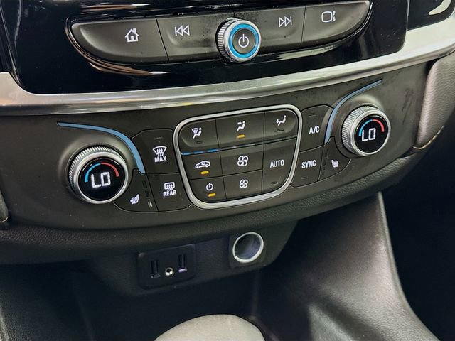 Used 2021 Chevrolet Traverse LT image 17