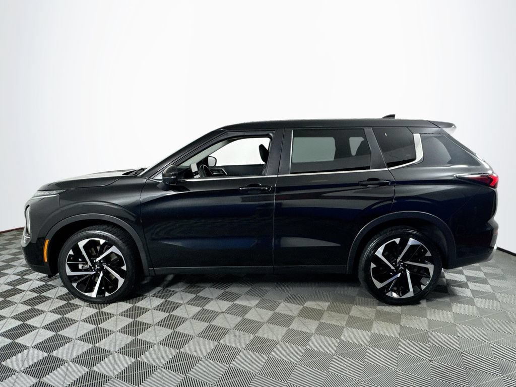 Used 2023 Mitsubishi Outlander SE AWD/4WD image 4