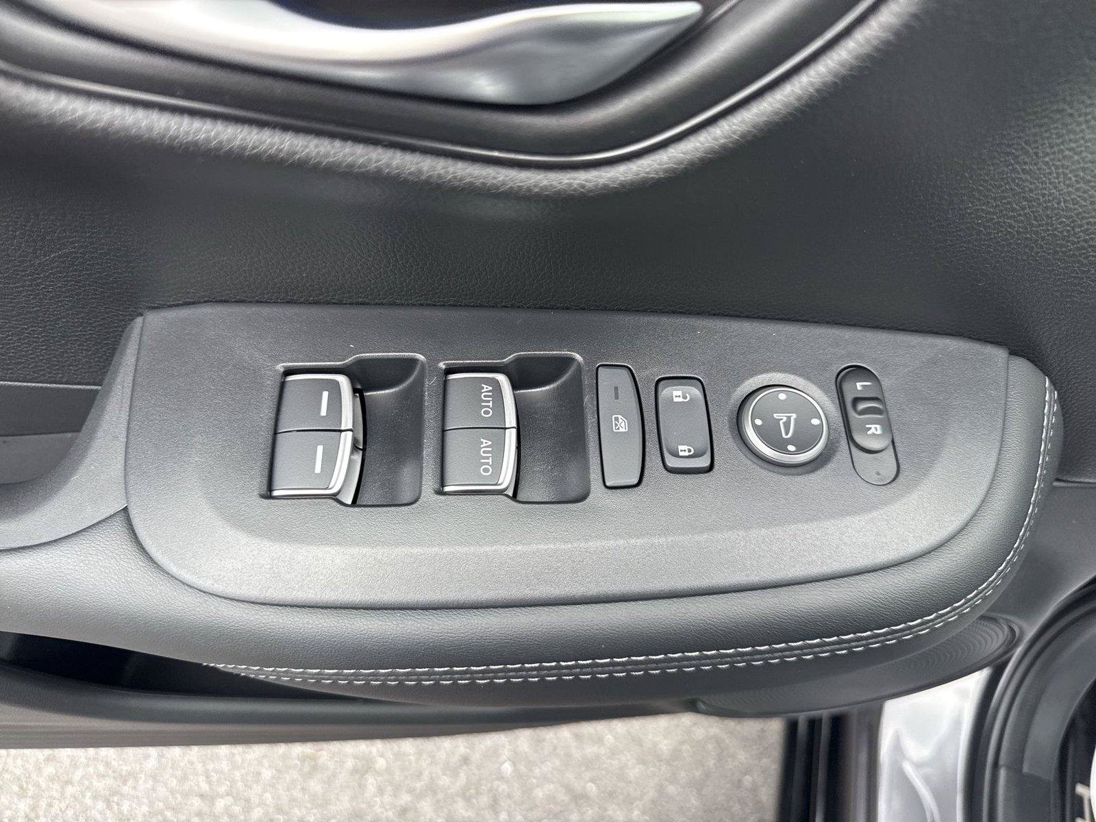 Certified 2025 Honda HR-V EX-L image 13