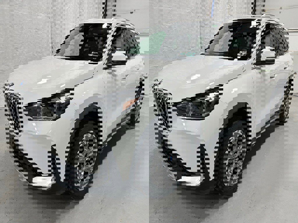 Used 2025 BMW X1 xDrive28i image 3