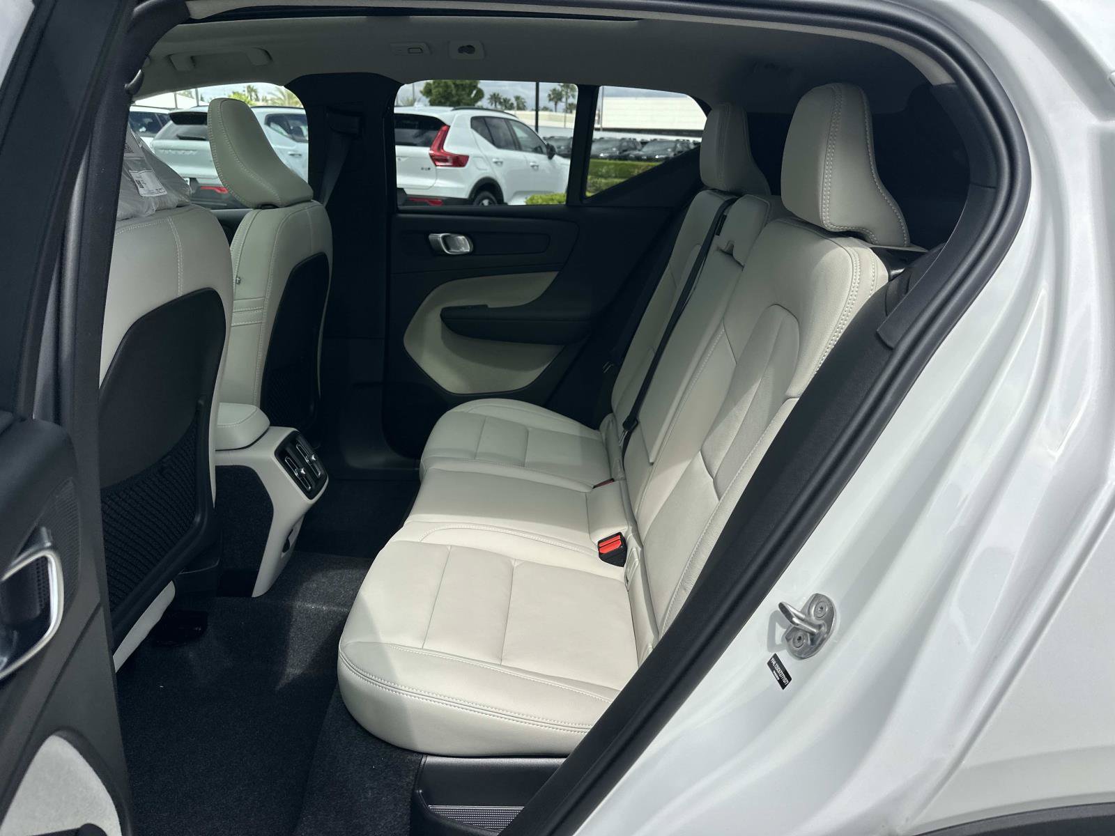 New 2026 Volvo XC40 B5 Plus w/ Protection Package Premier AWD/4WD image 17