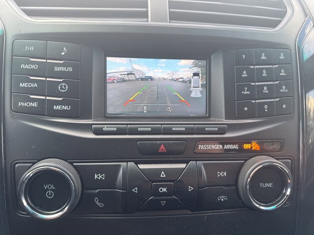 Used 2018 Ford Explorer XLT image 3