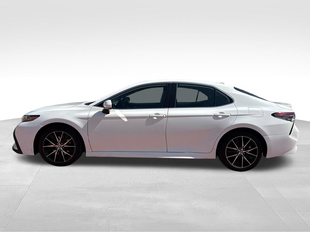 Used 2022 Toyota Camry SE FWD image 6