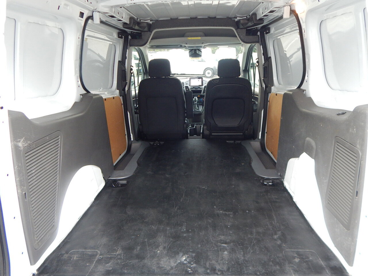 Used 2020 Ford Transit Connect XL image 3
