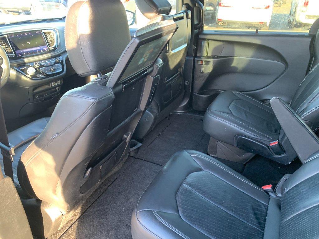 Used 2021 Chrysler Pacifica Touring-L w/ Uconnect Theater Family Group FWD image 14