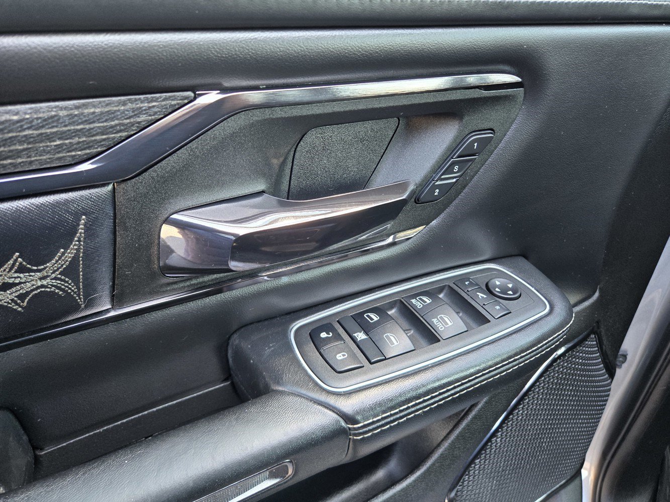 Used 2022 RAM 1500 Limited w/ Body-Colour Bumper Group AWD/4WD image 39