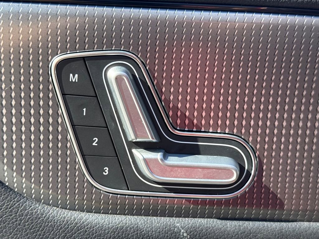 Used 2021 Mercedes-Benz GLB 250 4MATIC image 24