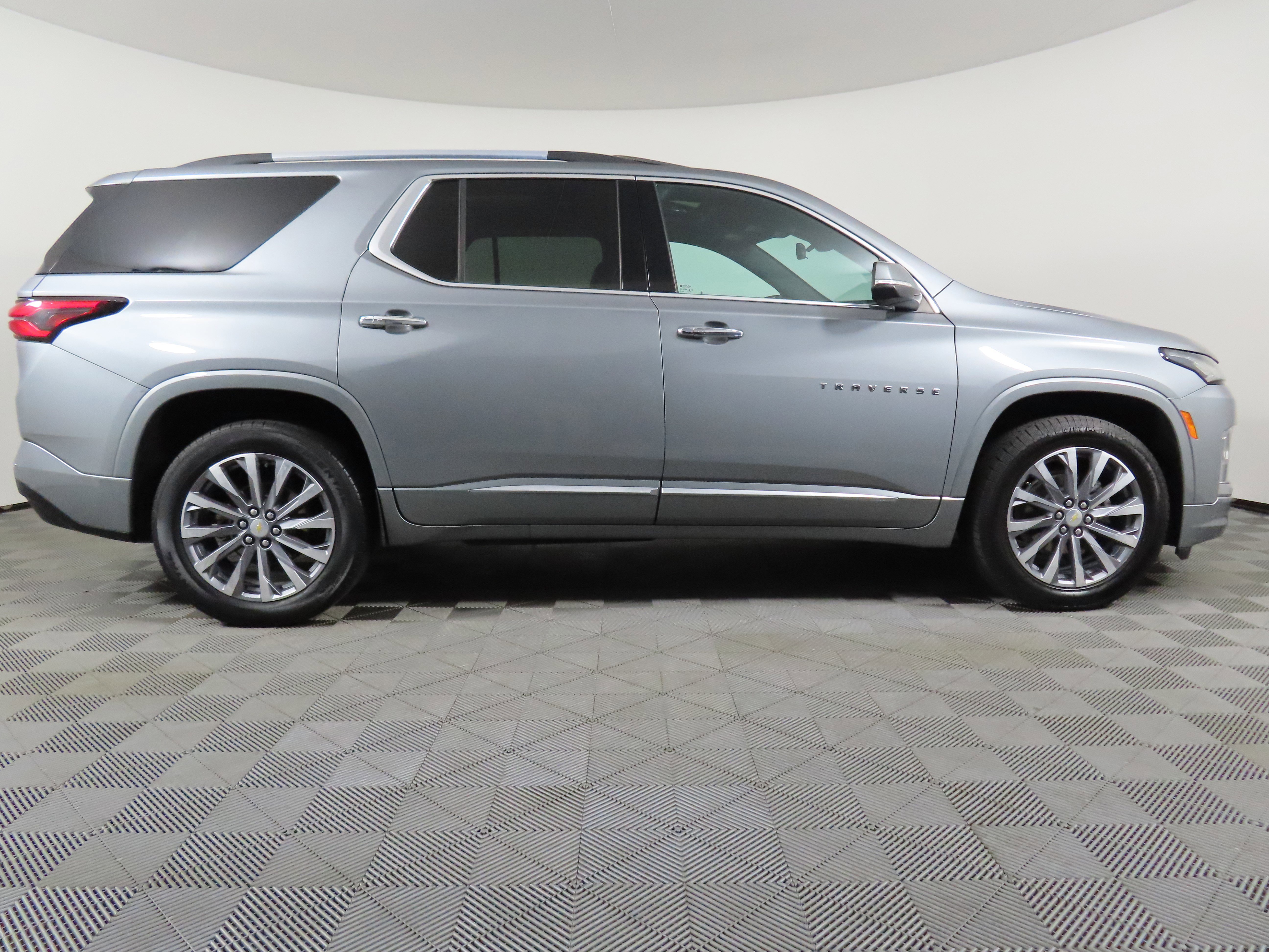 Used 2023 Chevrolet Traverse Premier AWD/4WD image 14