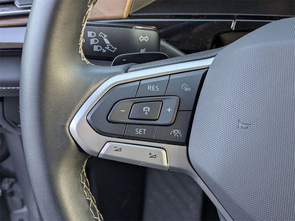 Used 2025 Volkswagen Atlas SE image 16