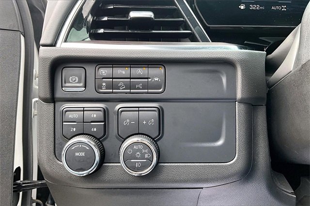 Used 2025 Chevrolet Suburban Z71 image 15