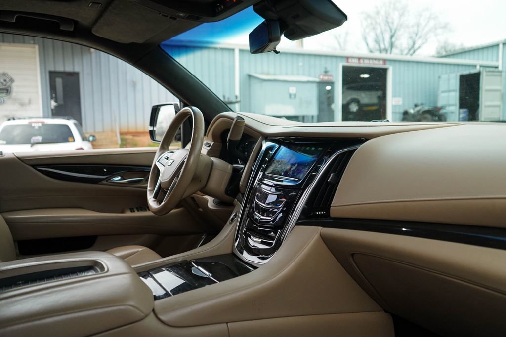 Used 2019 Cadillac Escalade Platinum image 34
