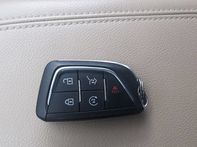 Used 2024 Cadillac XT4 Luxury w/ Cold Weather Package FWD image 22
