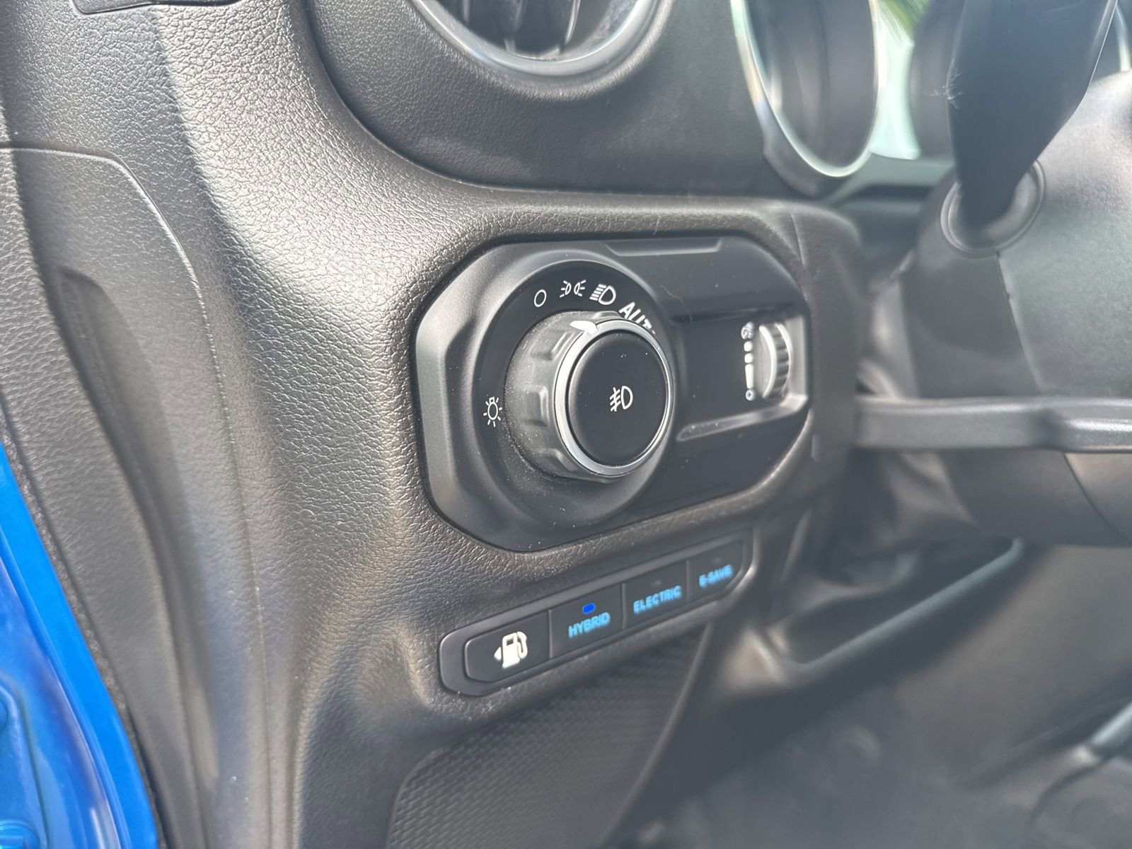 Used 2023 Jeep Wrangler Unlimited Sahara w/ Cold Weather Group AWD/4WD image 17