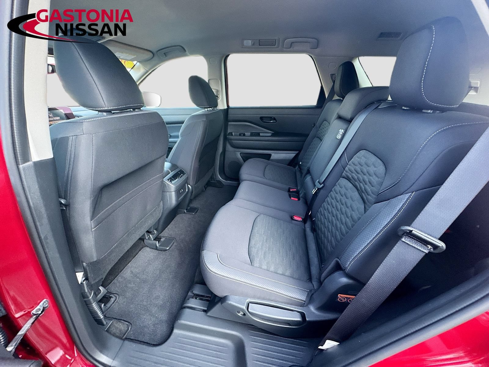 Used 2024 Nissan Pathfinder SV FWD image 32