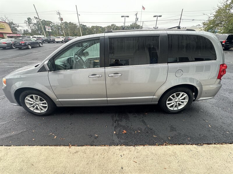 Used 2020 Dodge Grand Caravan SXT FWD image 5