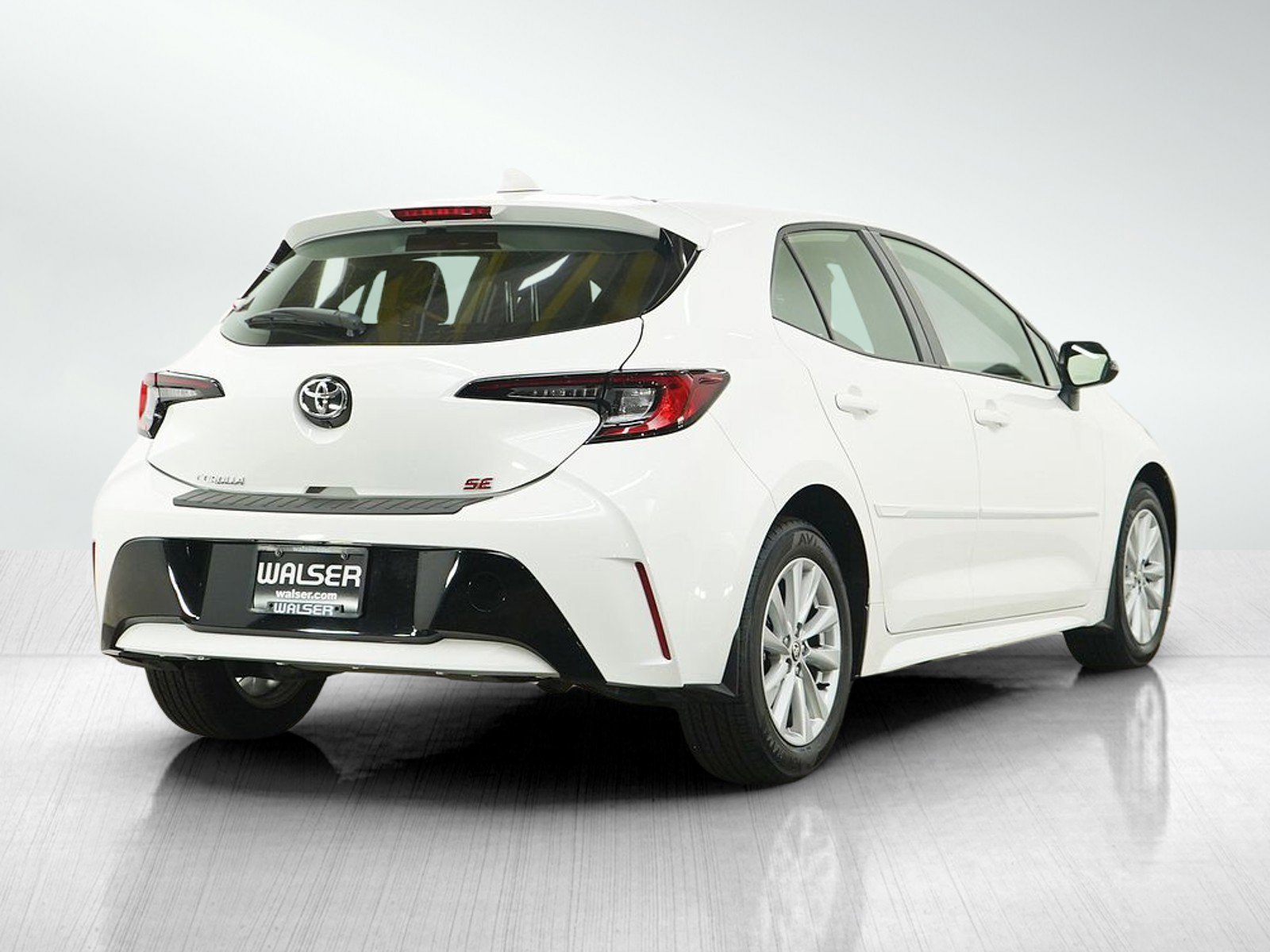 Used 2024 Toyota Corolla SE w/ SE Package FWD image 5