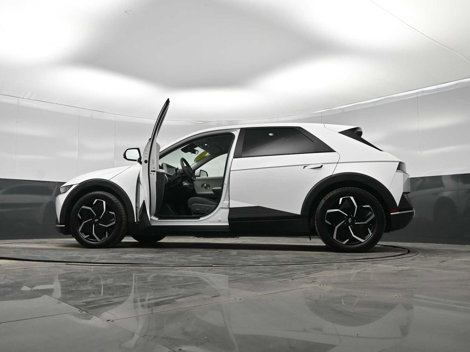 Used 2022 Hyundai Ioniq 5 SE w/ Cargo Package image 33