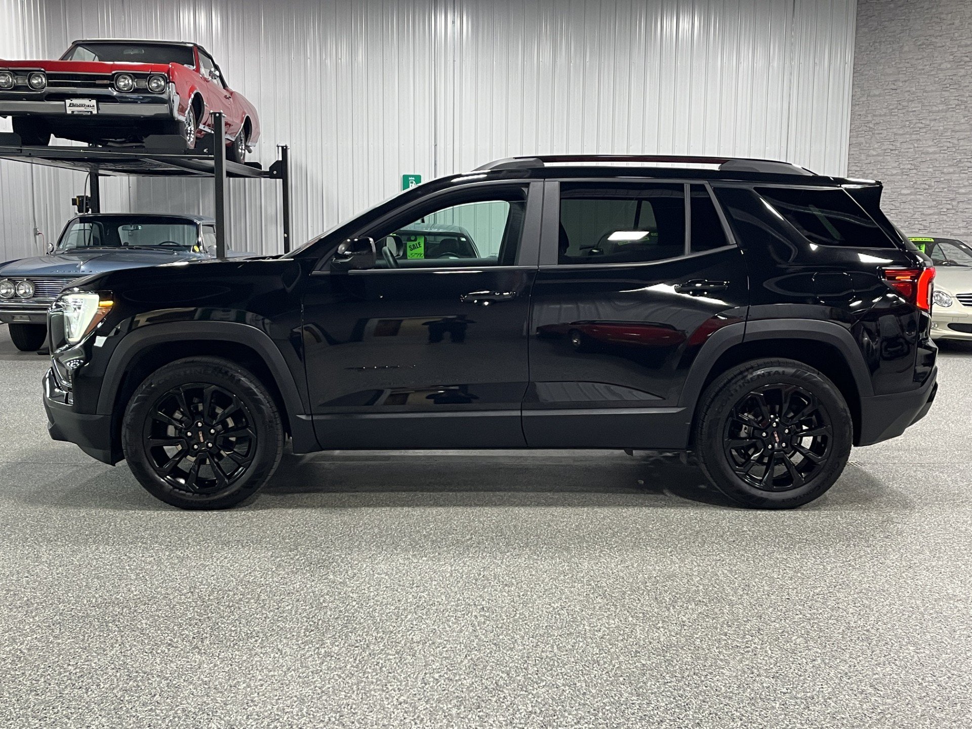 Certified 2025 GMC Terrain Elevation w/ Elevation Premium Package AWD/4WD image 2