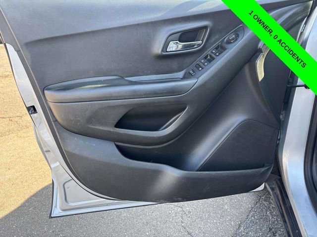 Used 2022 Chevrolet Trax LT w/ Sport Edition image 9