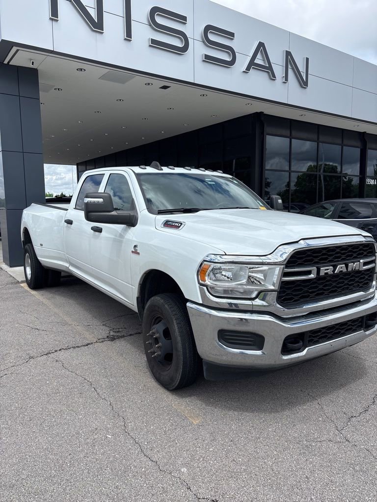 Used 2024 RAM 3500 Tradesman w/ Chrome Appearance Group AWD/4WD image 3