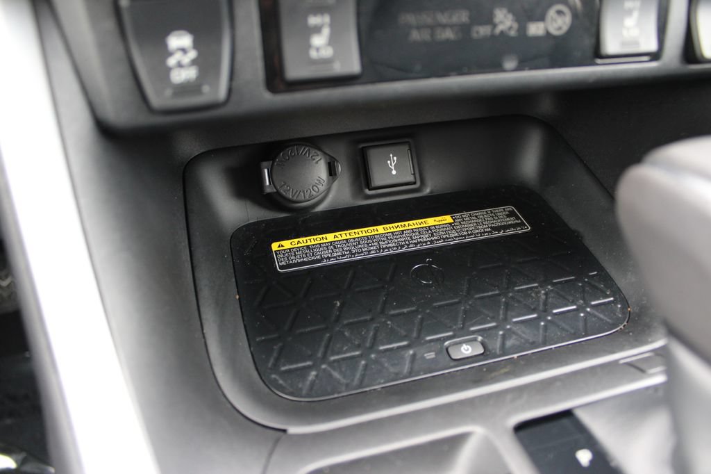 Used 2021 Toyota RAV4 XLE Premium AWD/4WD image 22
