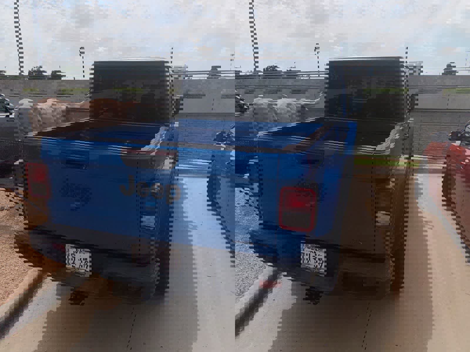 Used 2023 Jeep Gladiator Sport AWD/4WD image 5