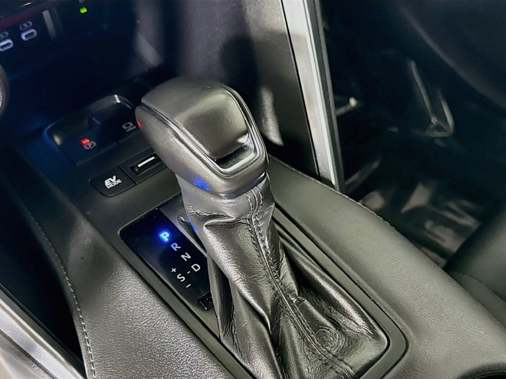 Used 2024 Toyota Venza LE AWD/4WD image 19