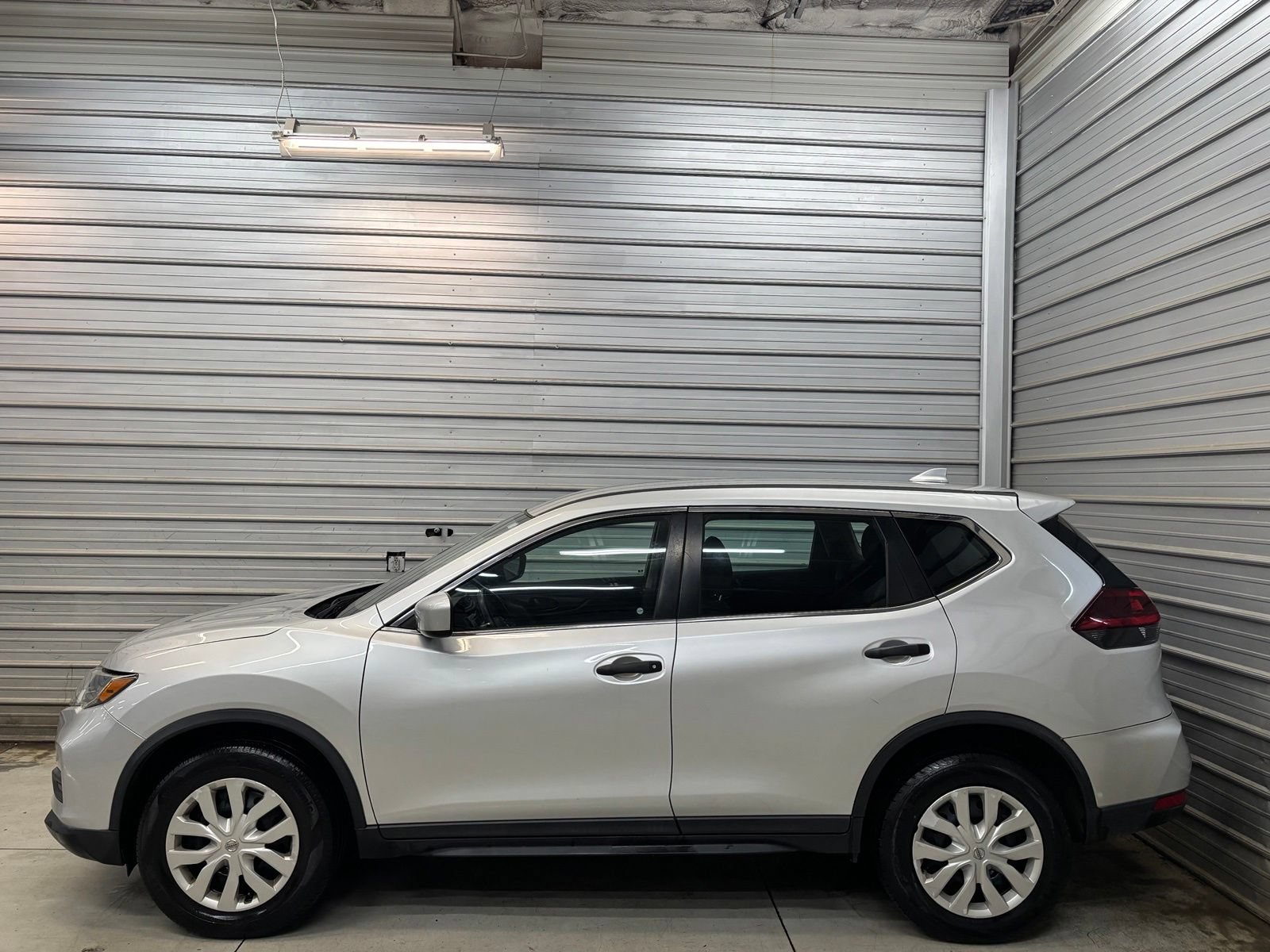 Used 2019 Nissan Rogue S AWD/4WD image 10