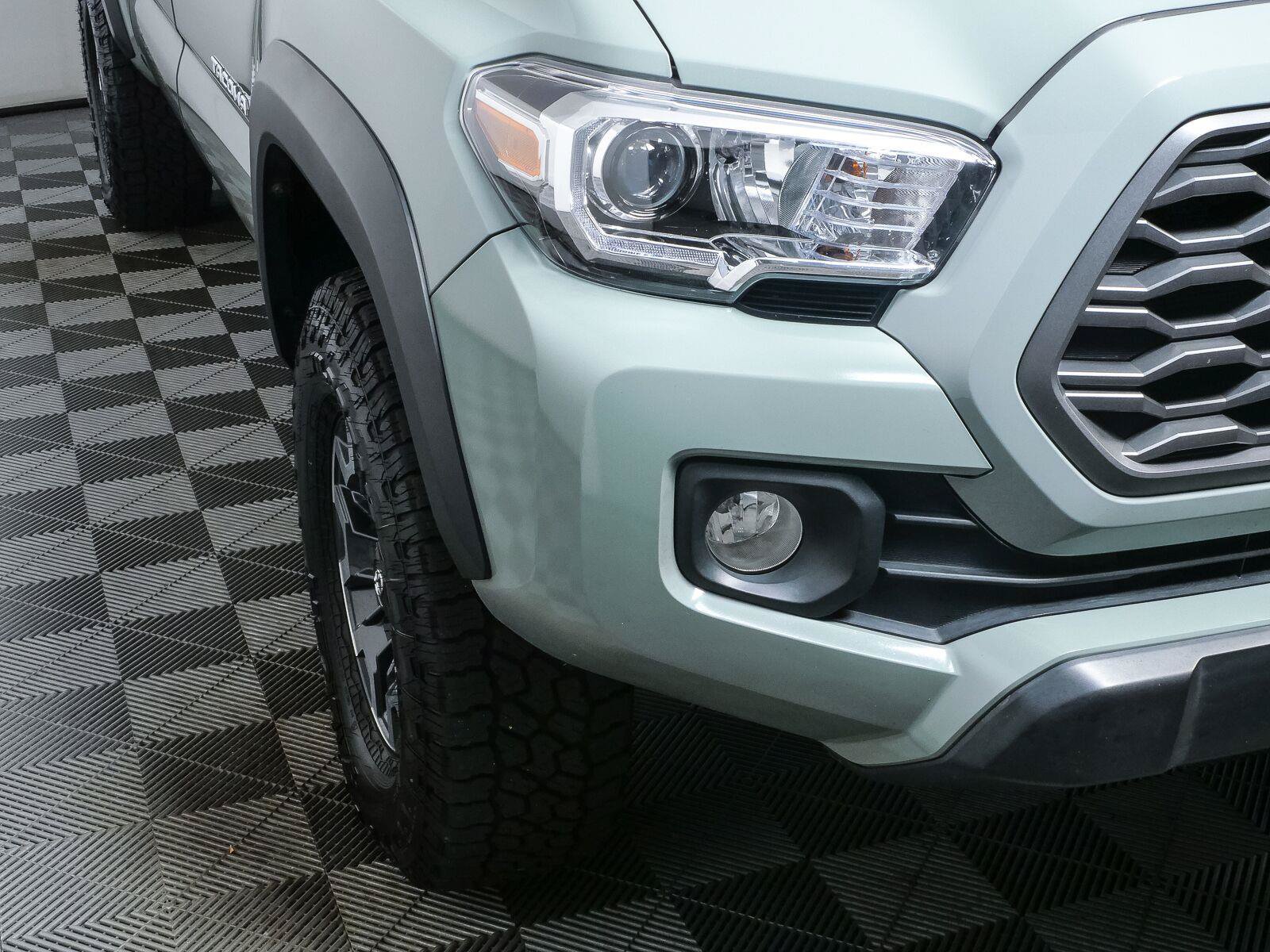 Used 2022 Toyota Tacoma TRD Off-Road AWD/4WD image 34