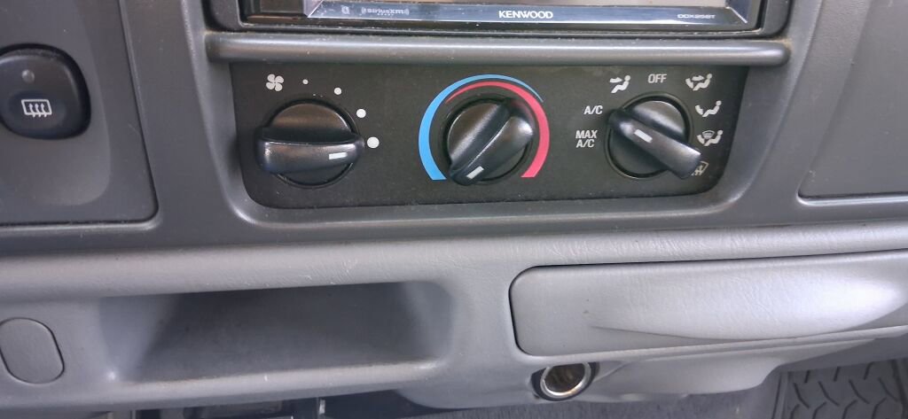 Used 2004 Ford Excursion XLT image 16