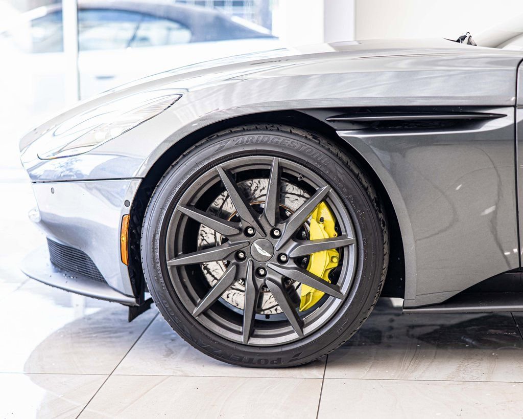 Used 2020 Aston Martin DB11 Coupe RWD image 9