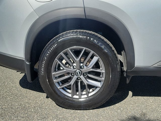 Used 2024 Nissan Rogue S image 5